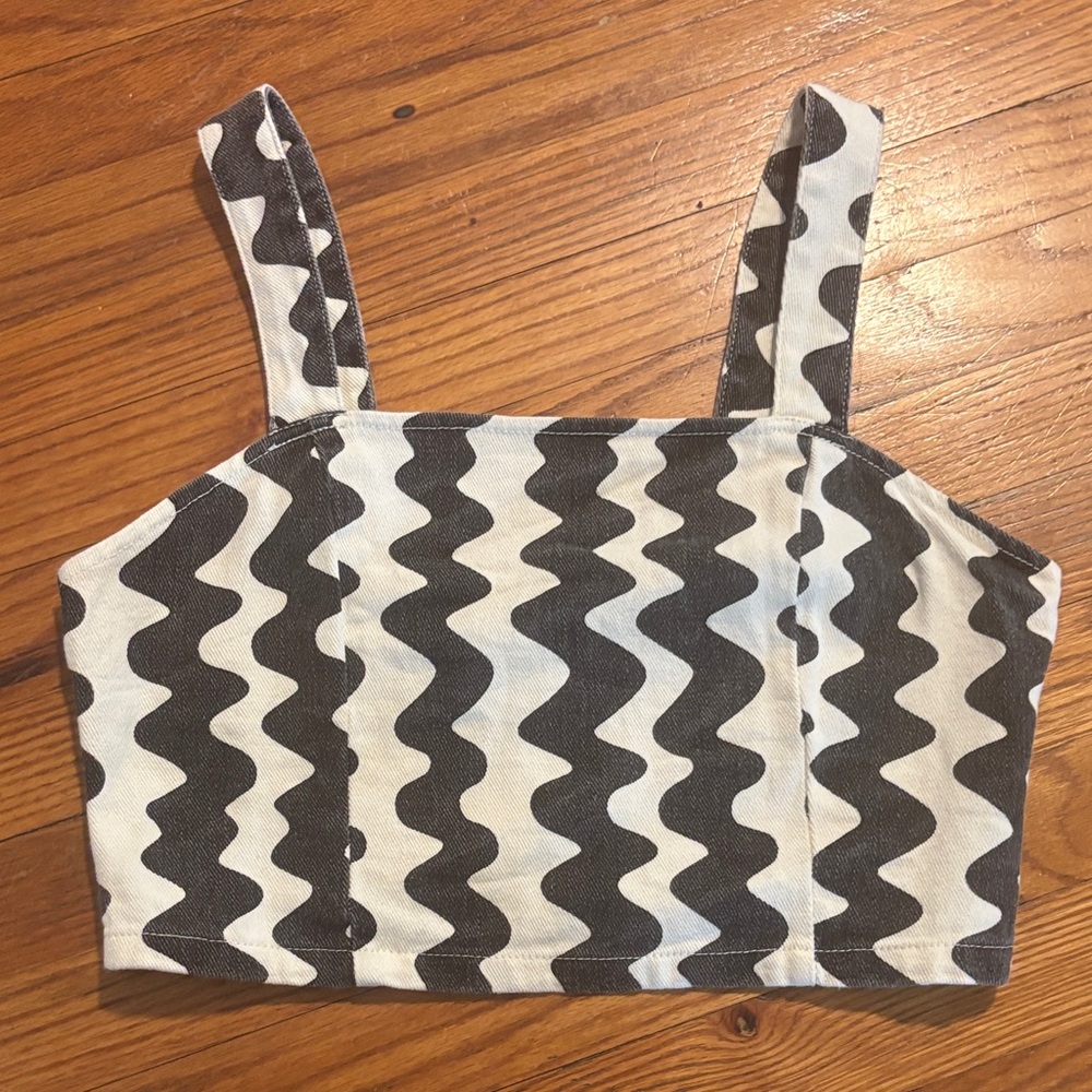 Cider Black and White Zigzag Crop Top